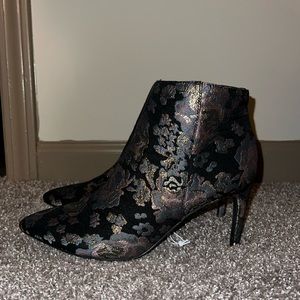 Size 10W Metallic Heeled Booties